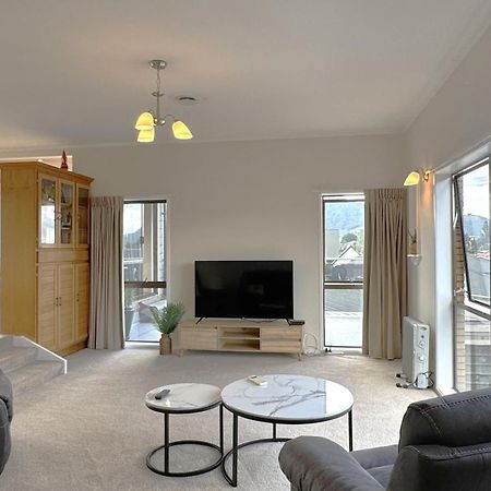 רוטורואה Spacious Retreat With Mountain View מראה חיצוני תמונה